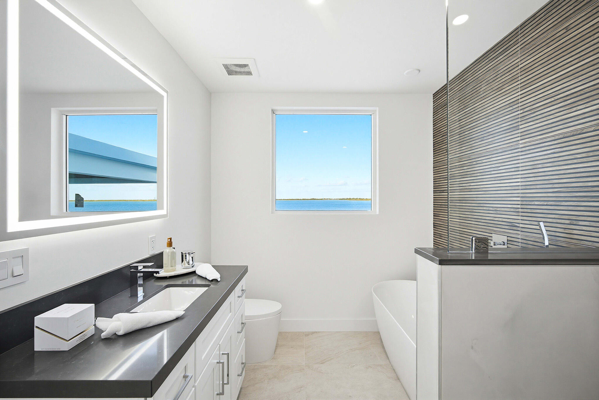 1041 E Buttonwood Drive