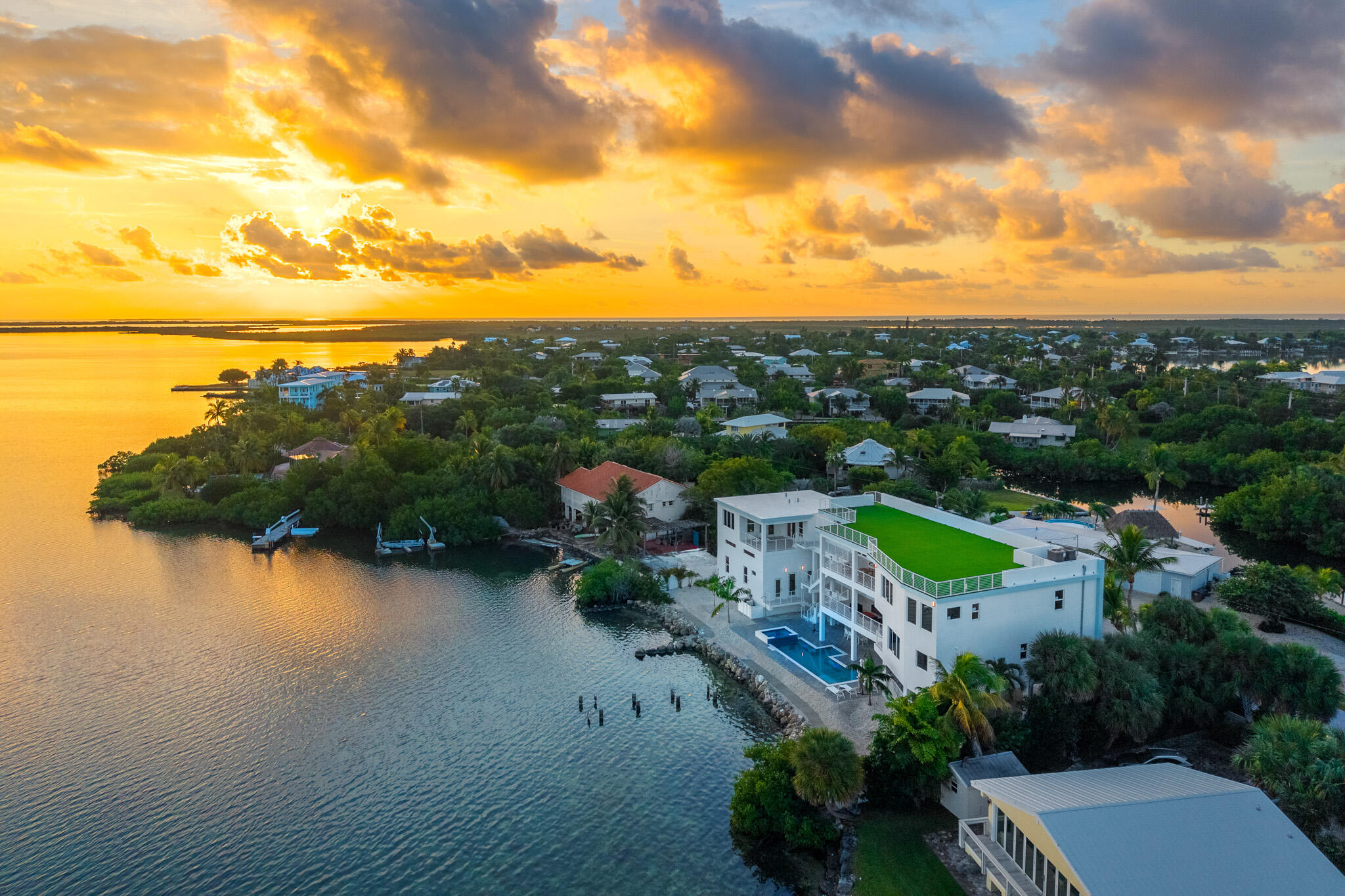 1041 E Buttonwood Drive