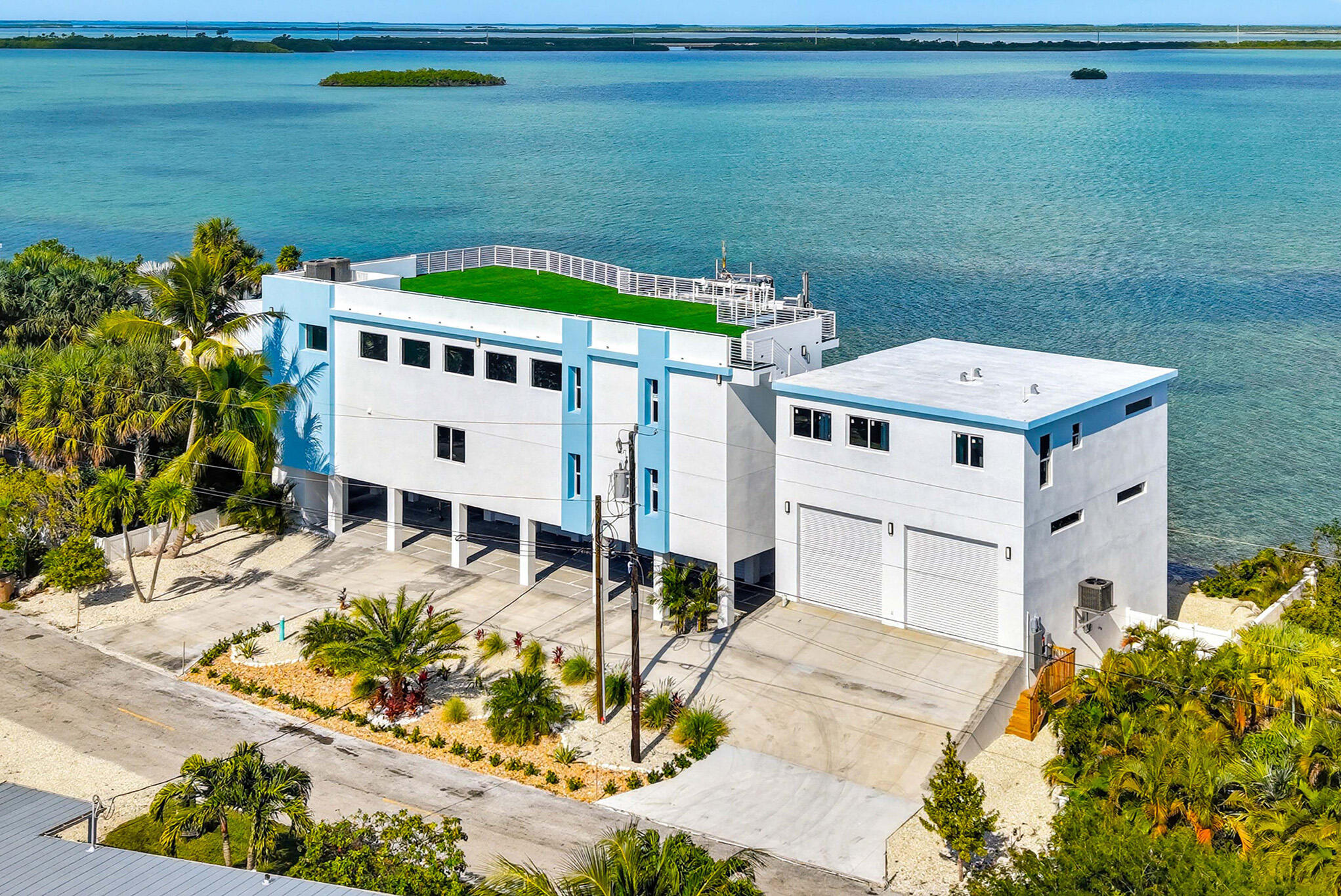 1041 E Buttonwood Drive