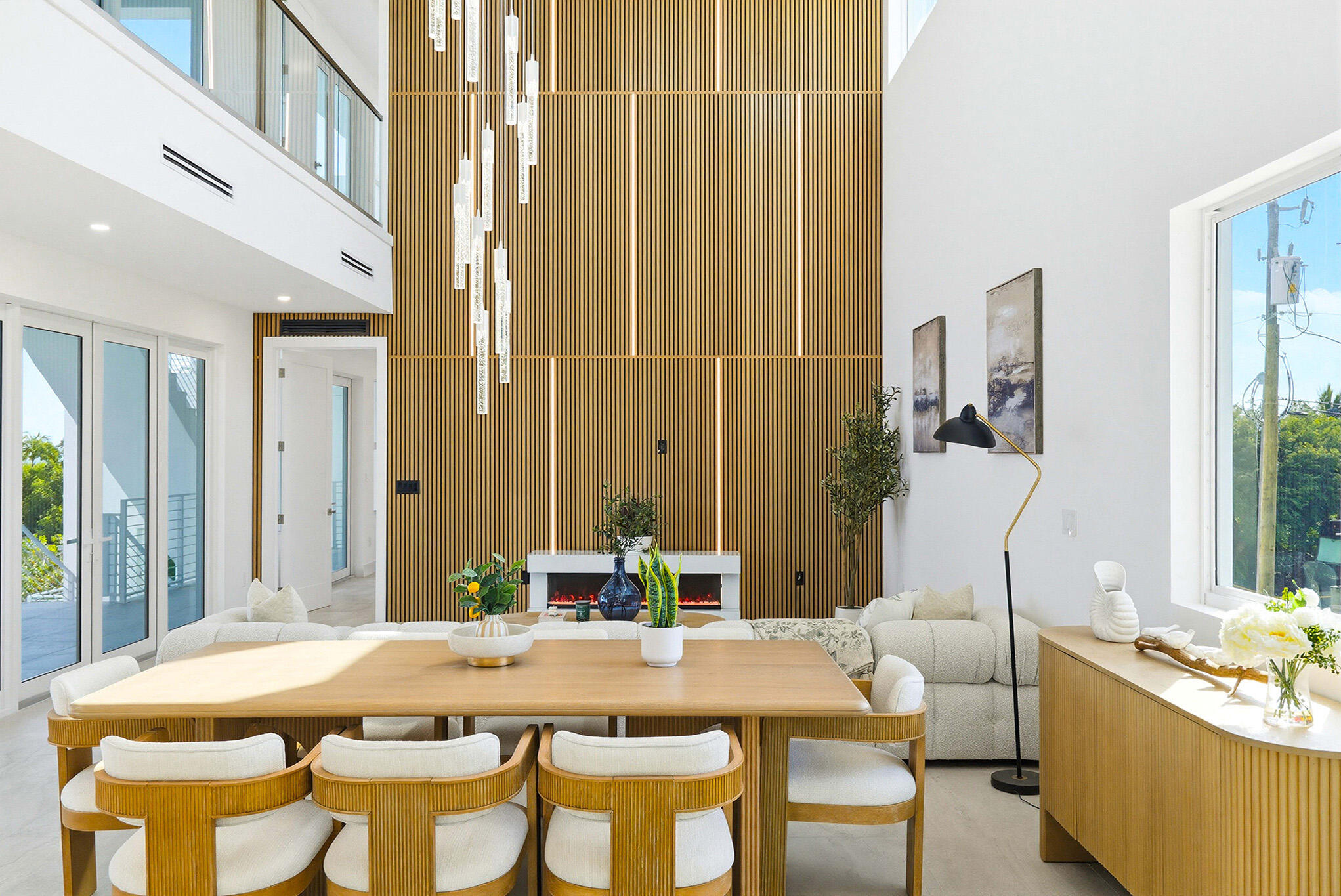 1041 E Buttonwood Drive