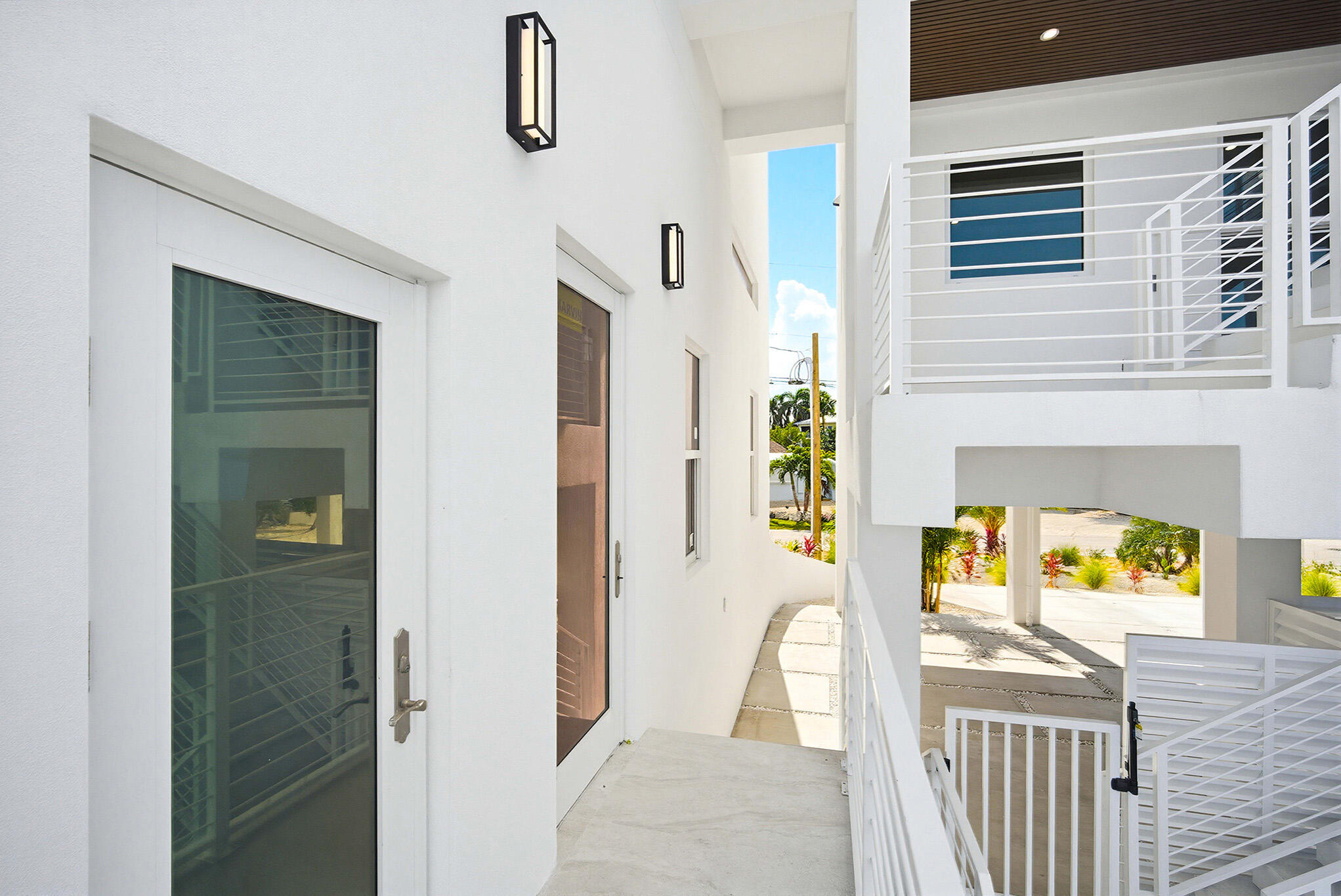 1041 E Buttonwood Drive