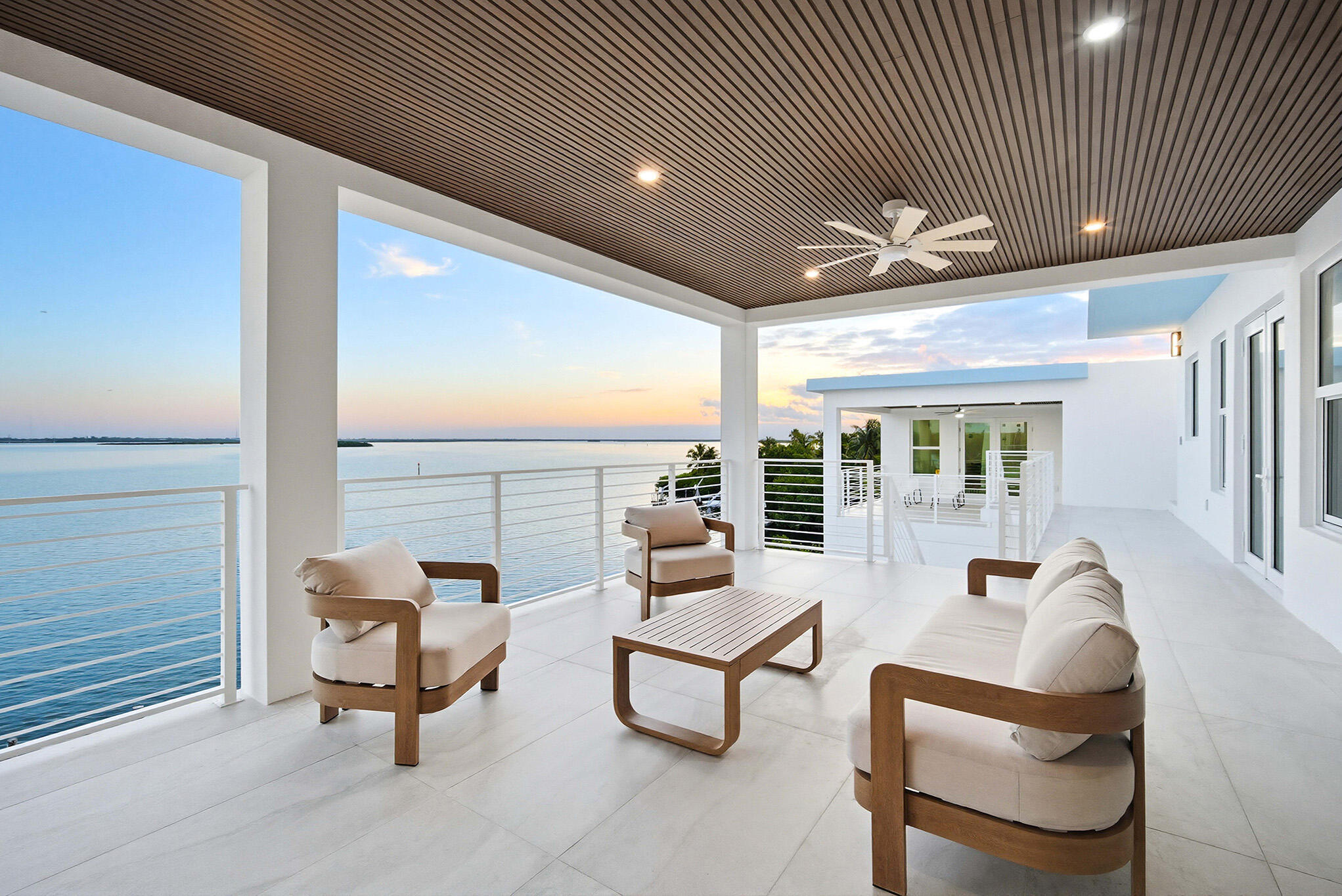 1041 E Buttonwood Drive