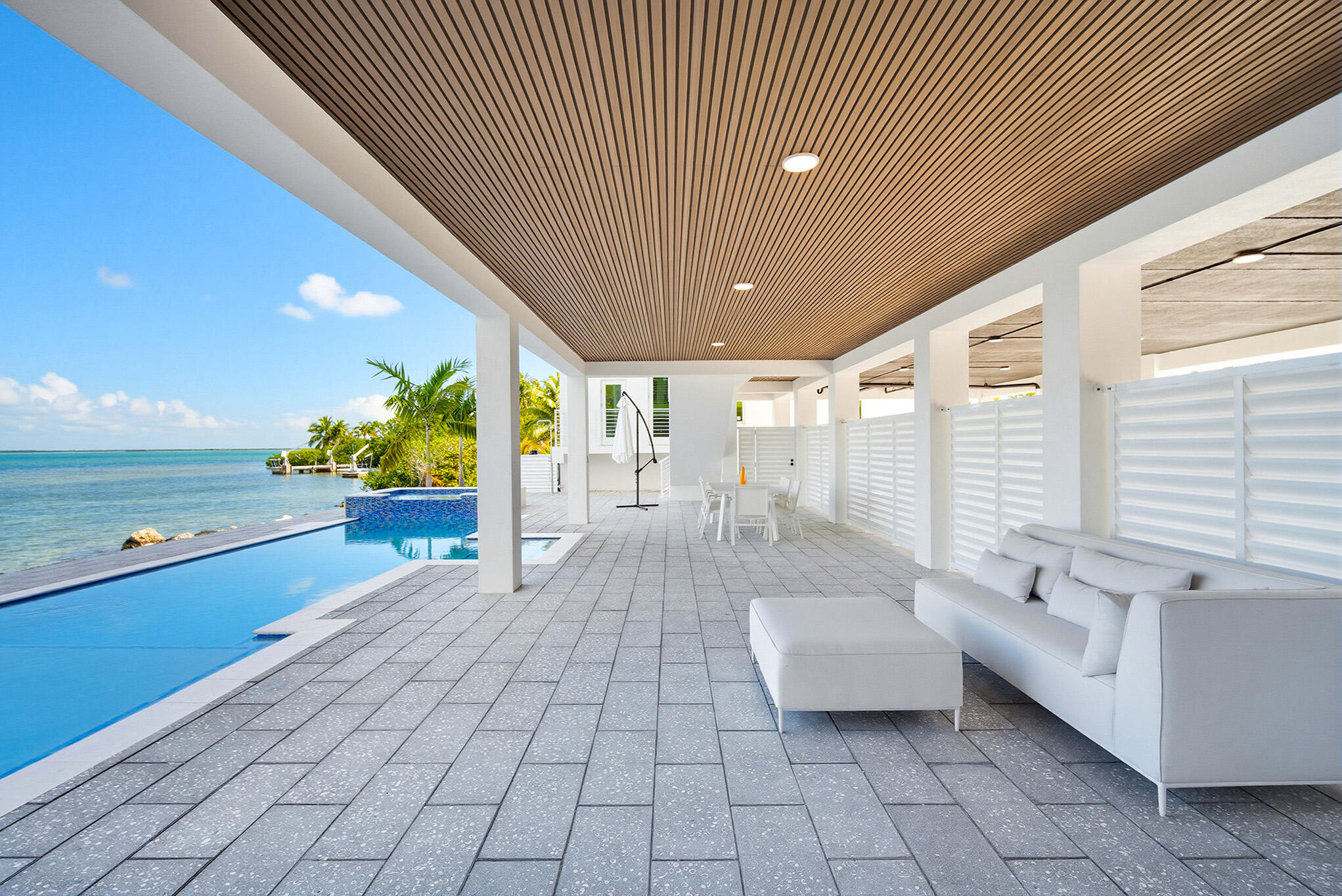 1041 E Buttonwood Drive