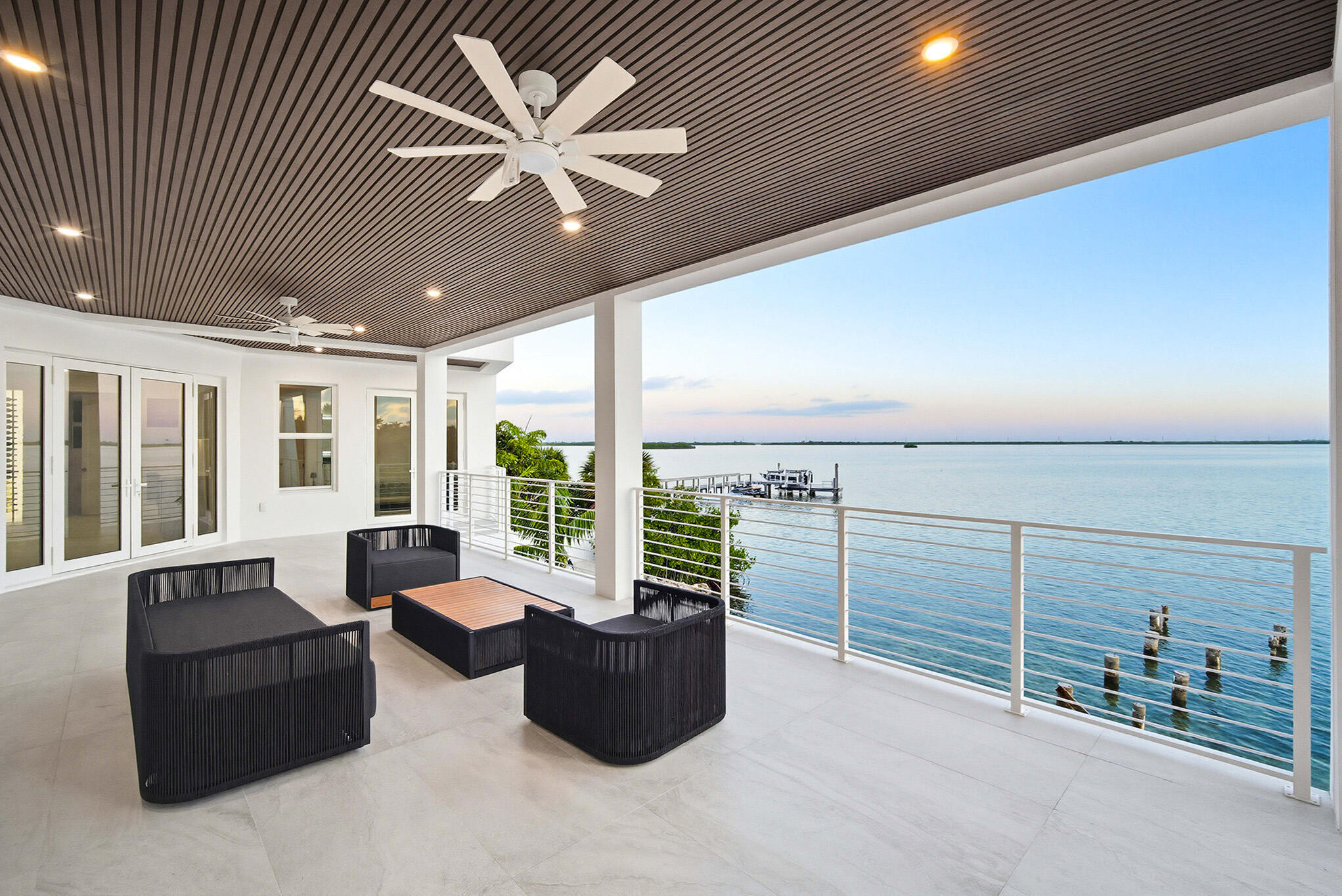 1041 E Buttonwood Drive