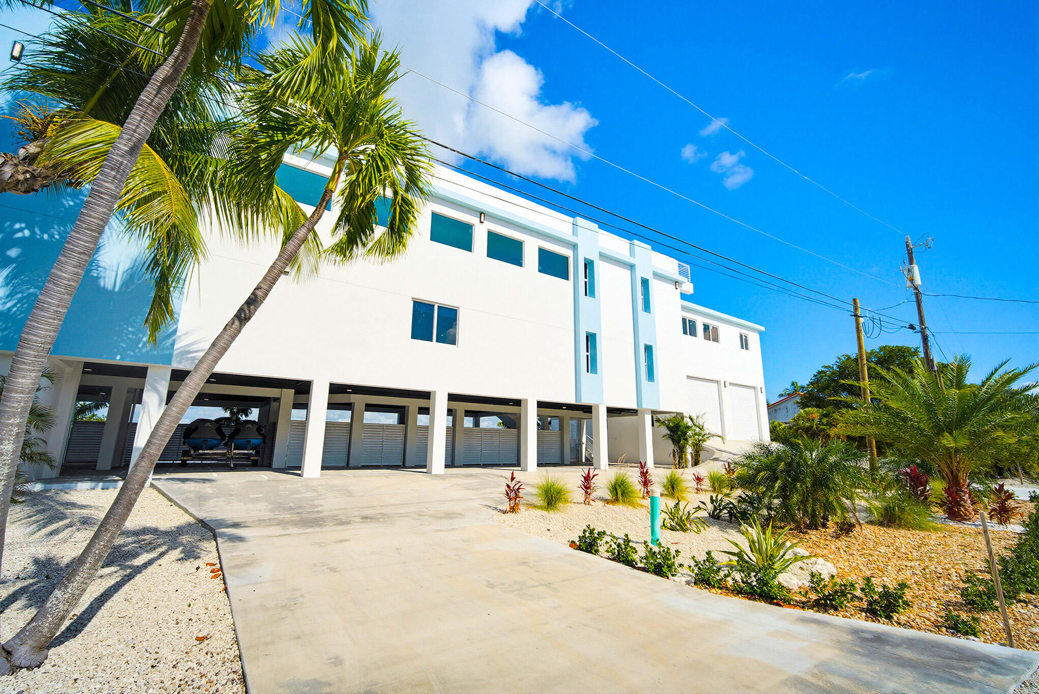 1041 E Buttonwood Drive