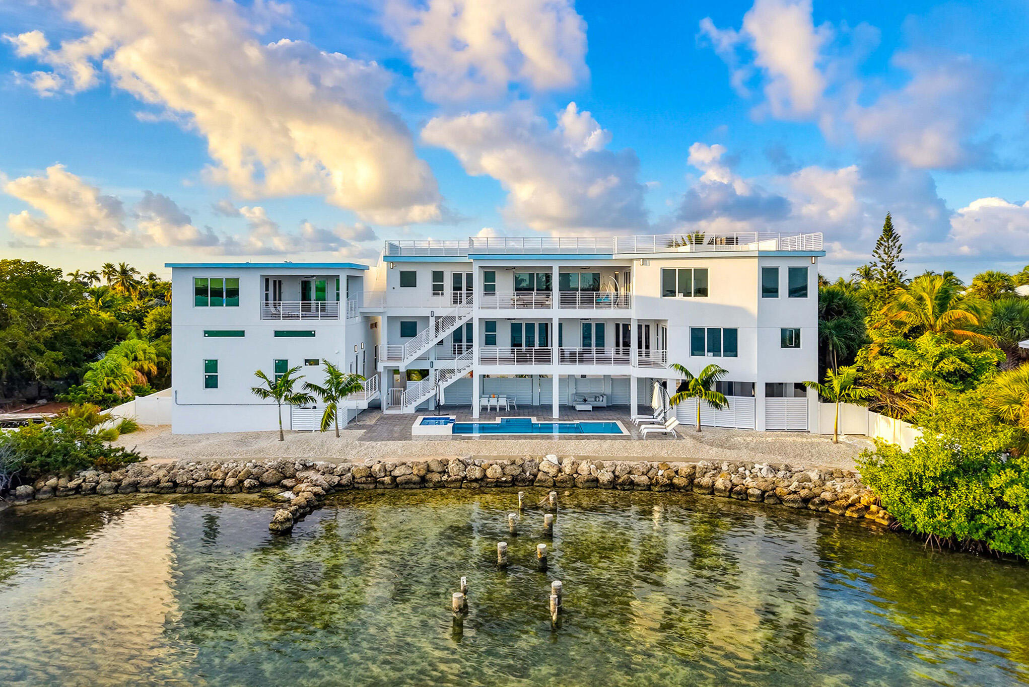 1041 E Buttonwood Drive