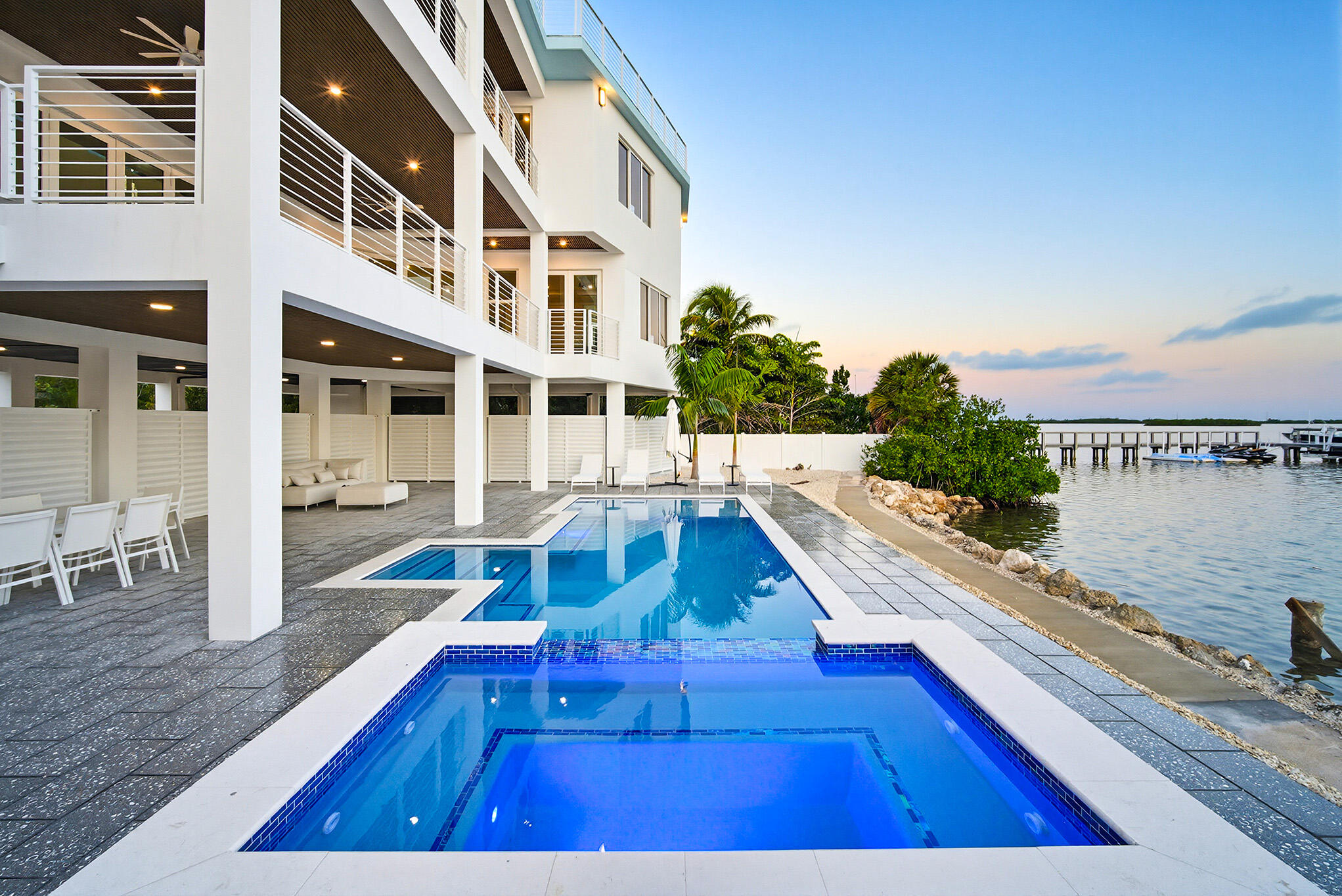 1041 E Buttonwood Drive