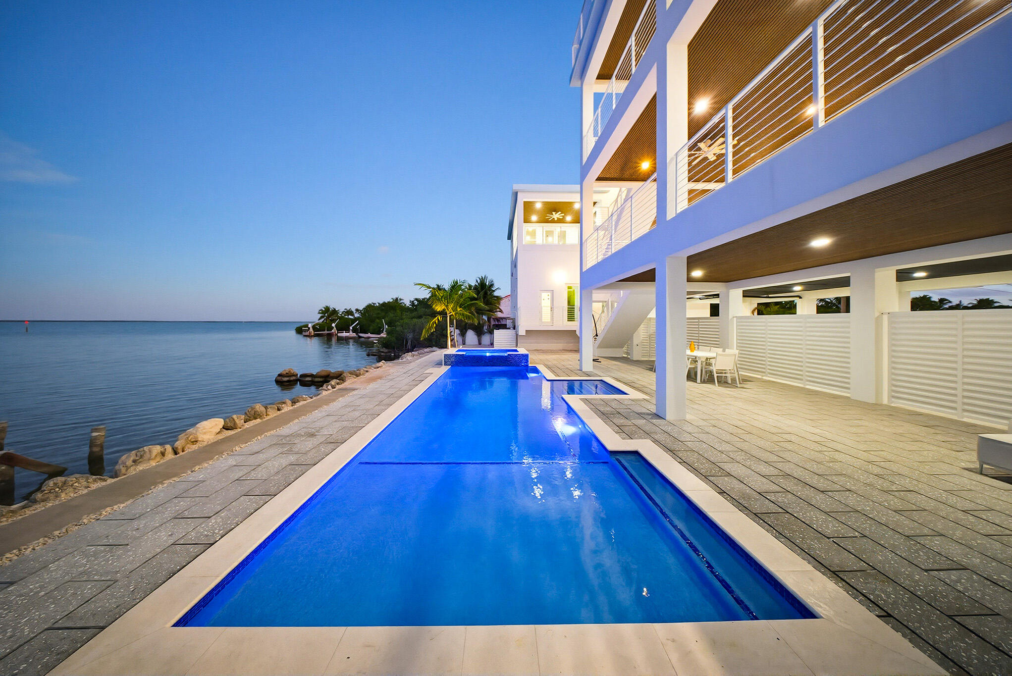 1041 E Buttonwood Drive