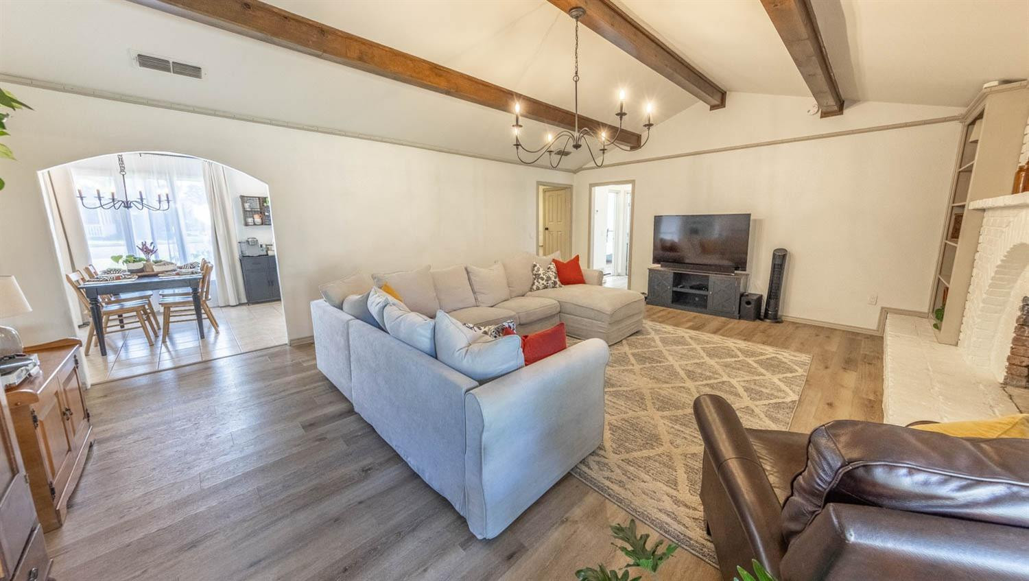 6 Cottonwood Lane