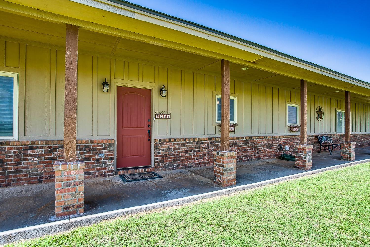 8711 E County Road 6000