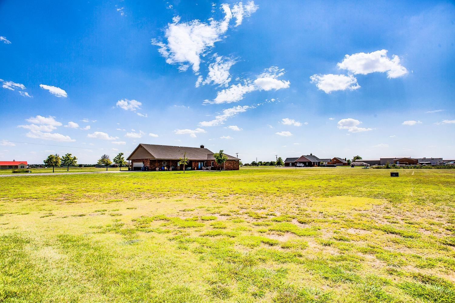 8711 E County Road 6000