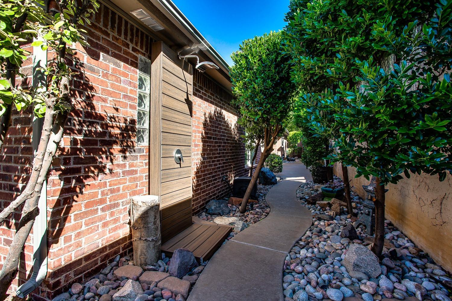 10204 Peoria Avenue