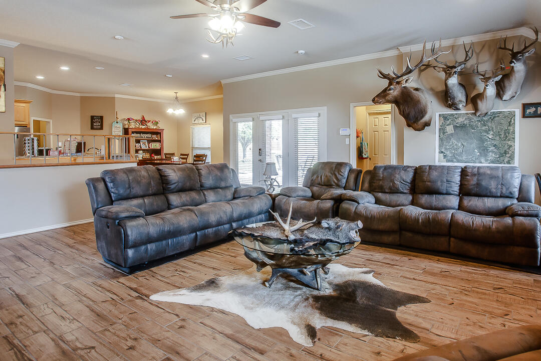 6403 County Rd 7445