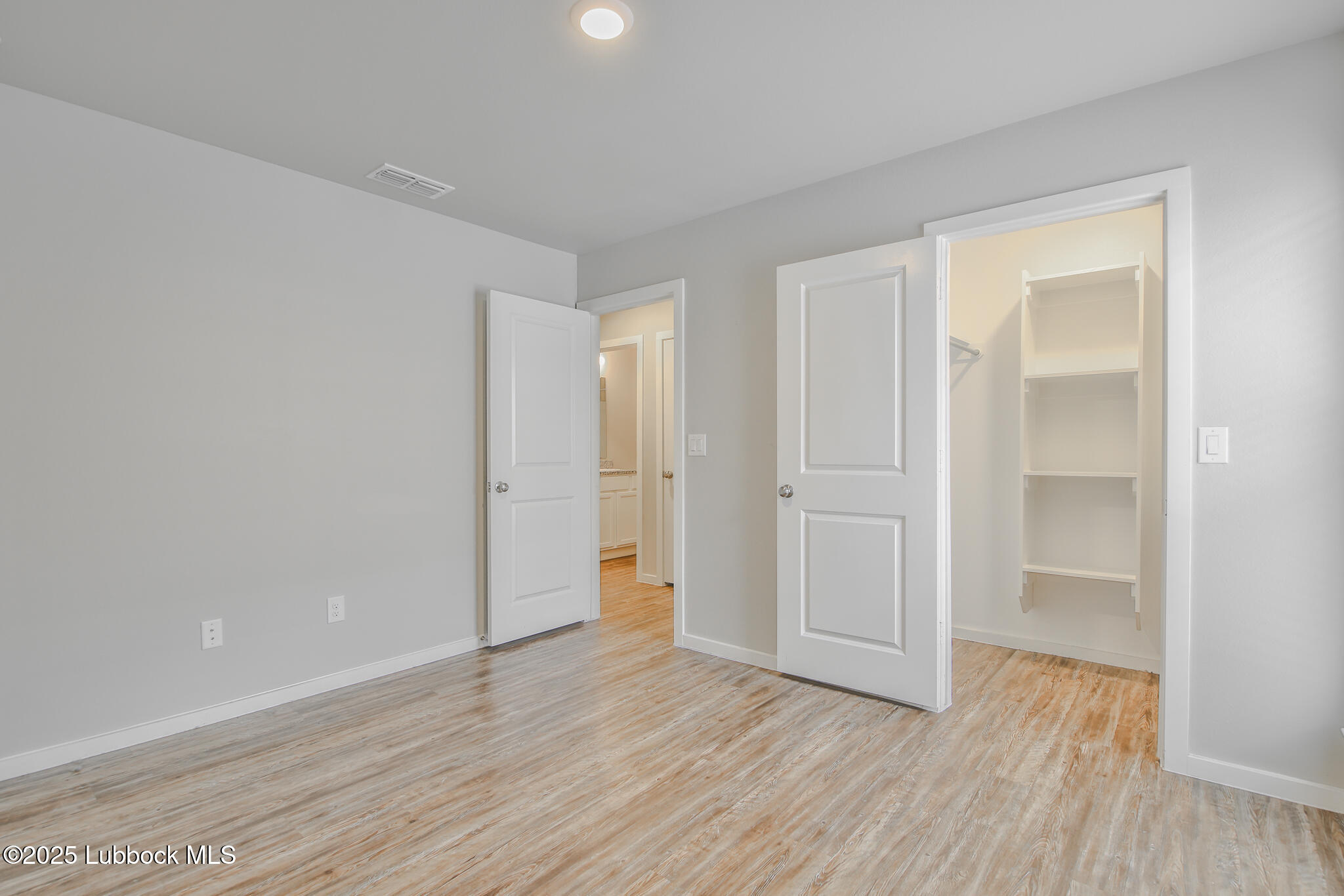2012 Kenwood Avenue