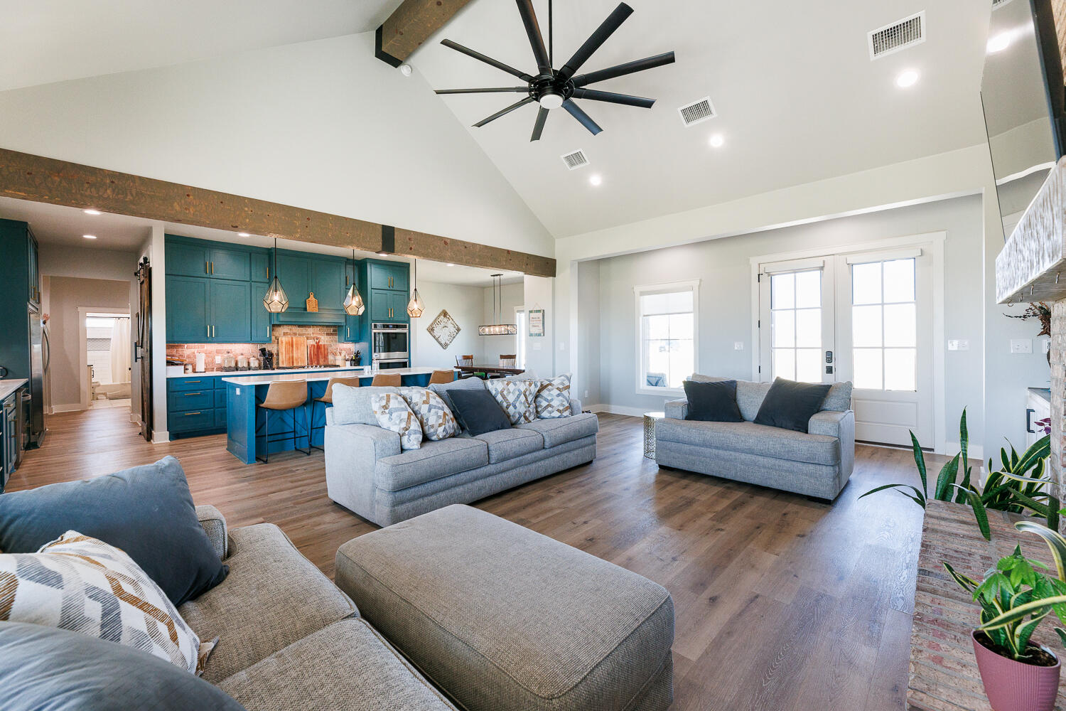 8128 E County Road 6100