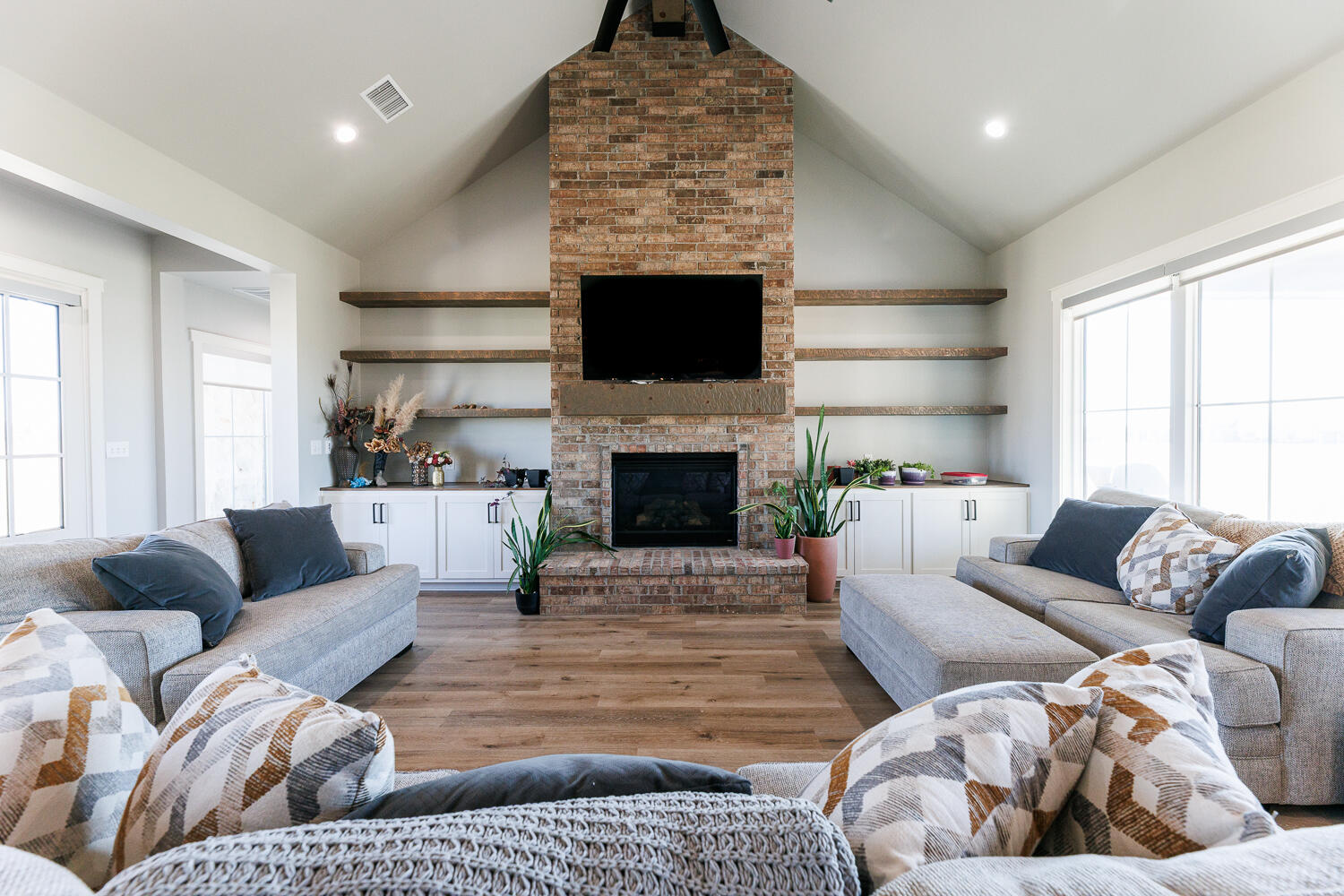 8128 E County Road 6100