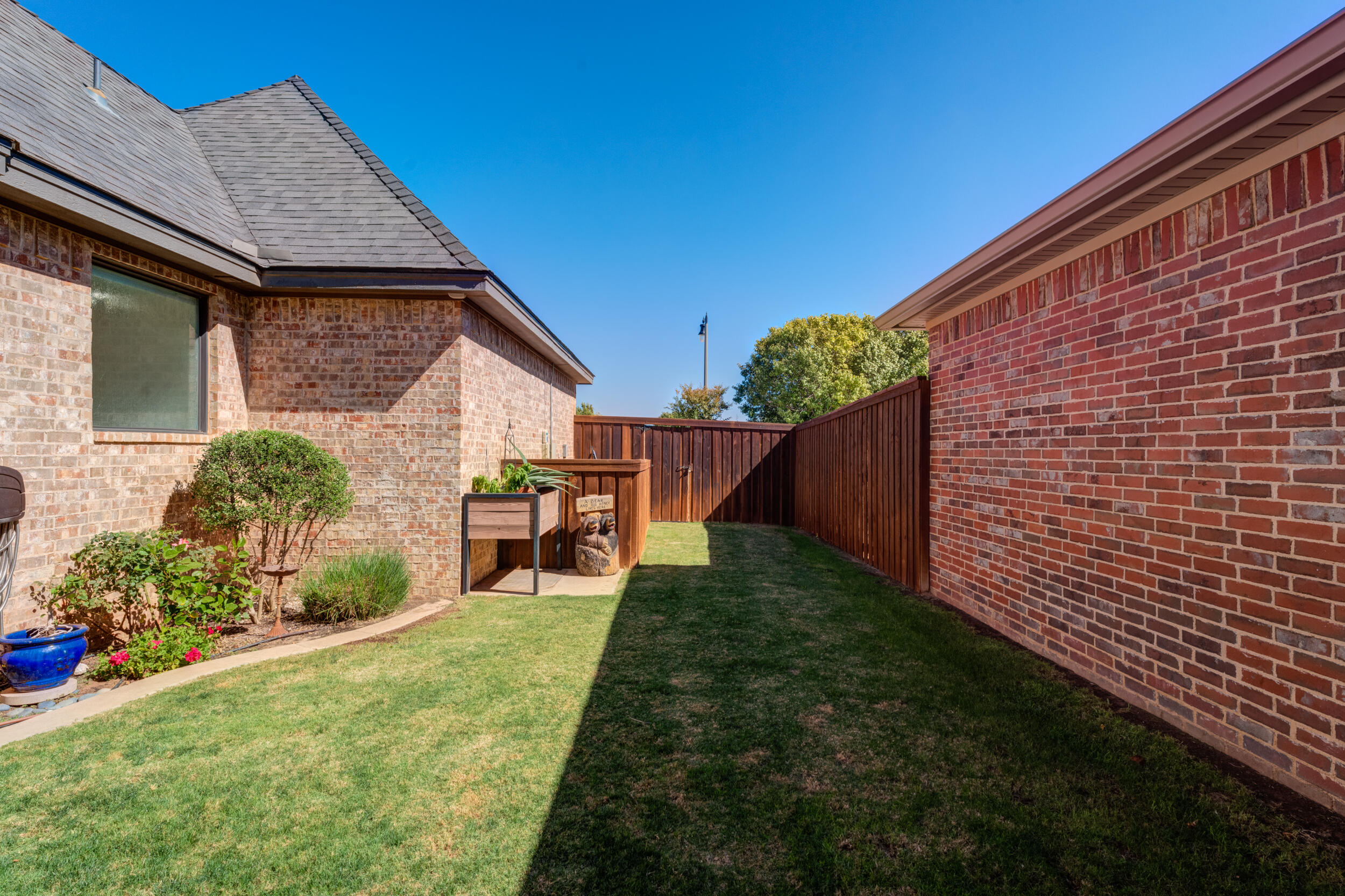 11405 Vicksburg Avenue