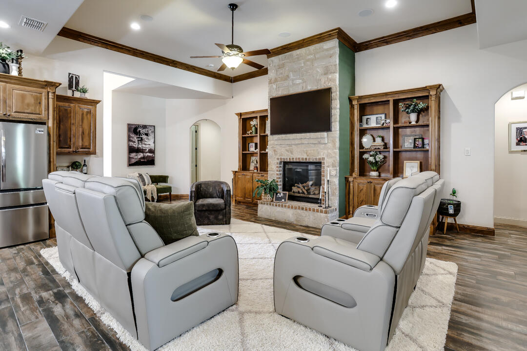 1204 N 14th Place