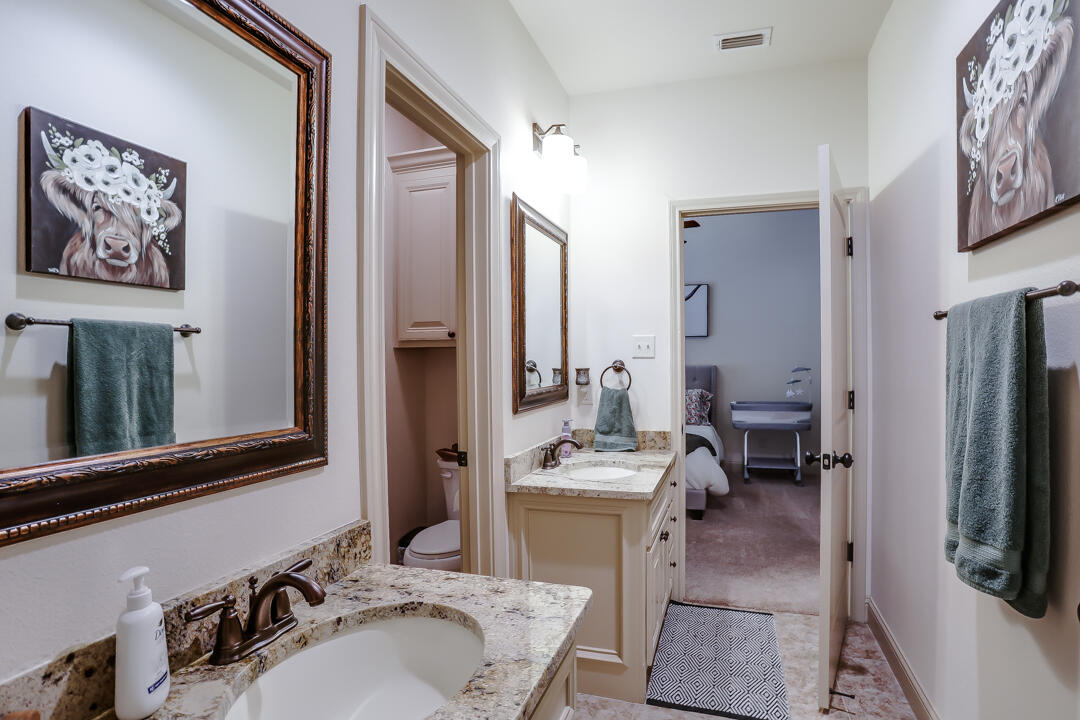 1204 N 14th Place