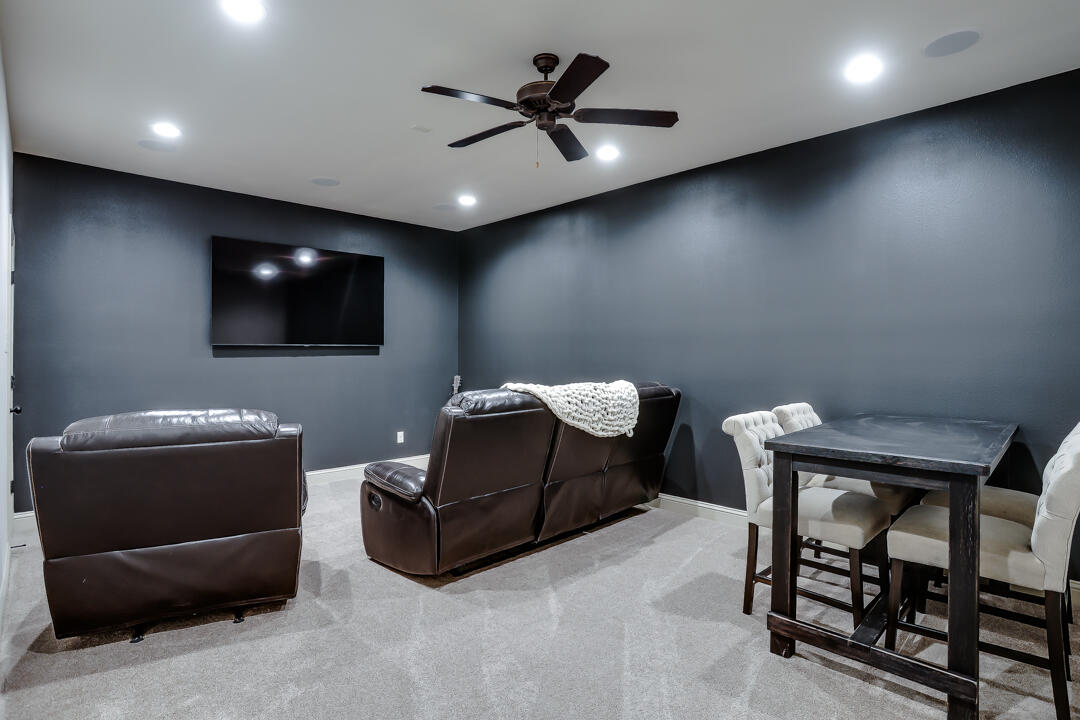 1204 N 14th Place