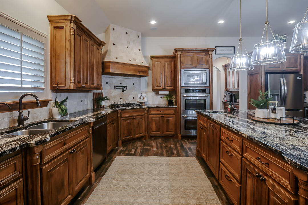1204 N 14th Place