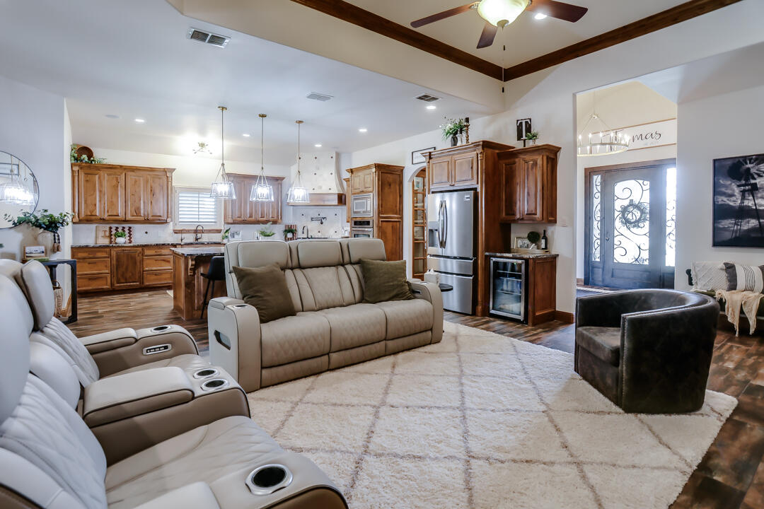 1204 N 14th Place