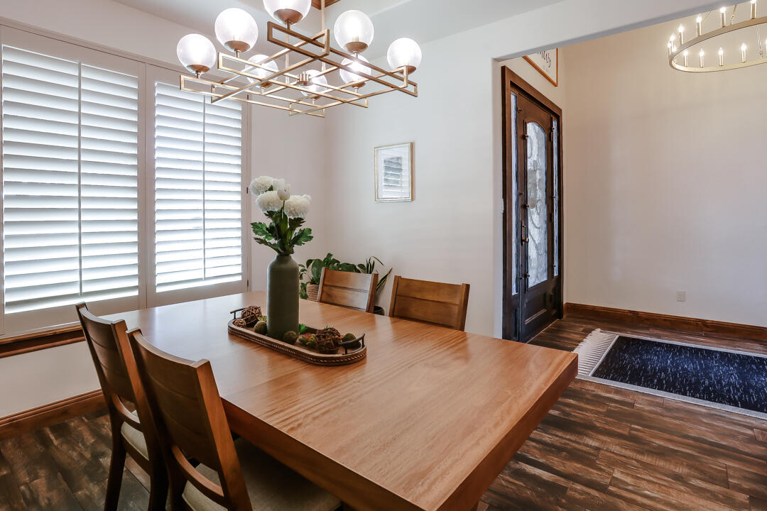 1204 N 14th Place