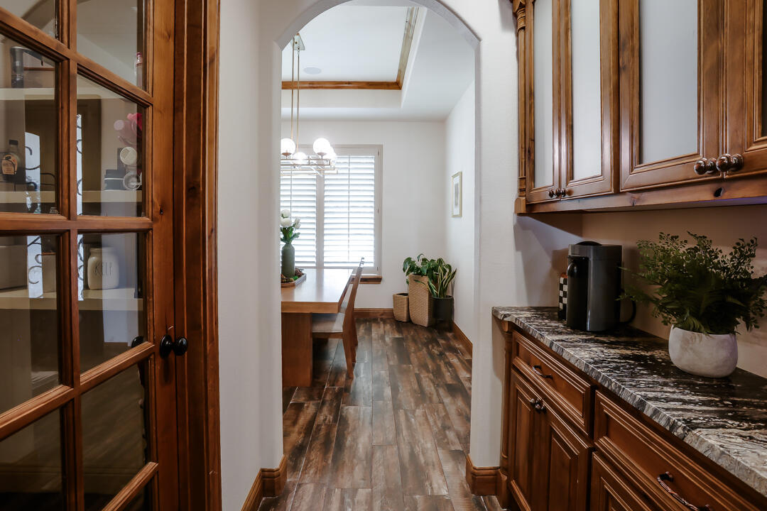 1204 N 14th Place