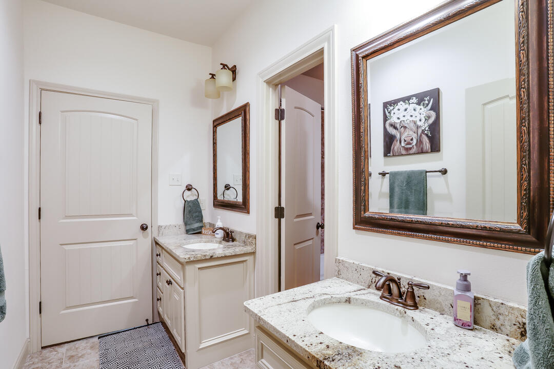 1204 N 14th Place