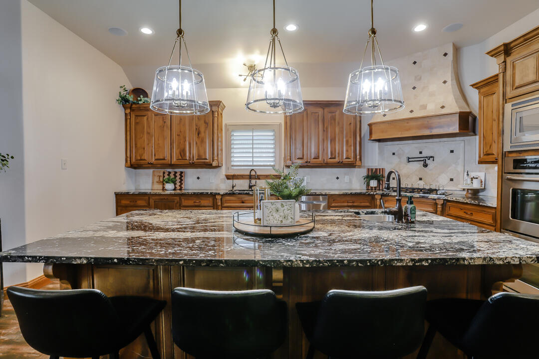 1204 N 14th Place