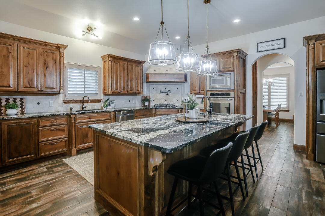 1204 N 14th Place