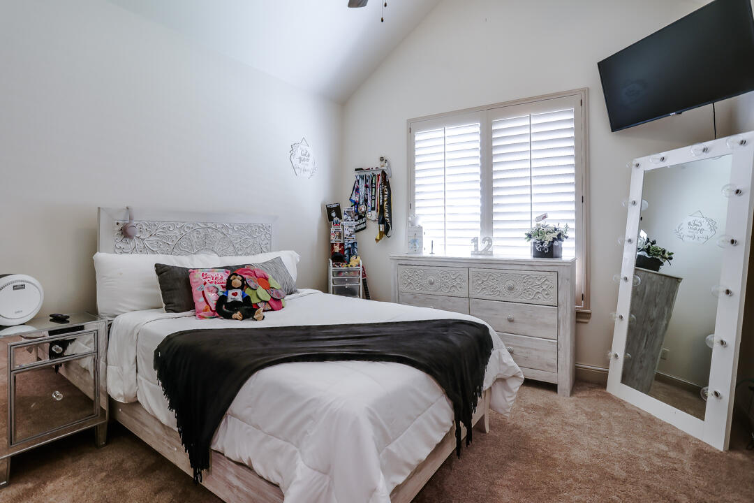 1204 N 14th Place