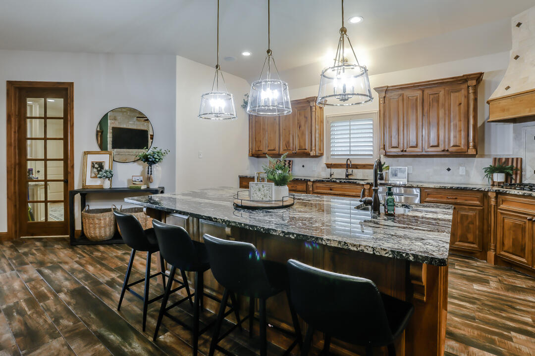 1204 N 14th Place