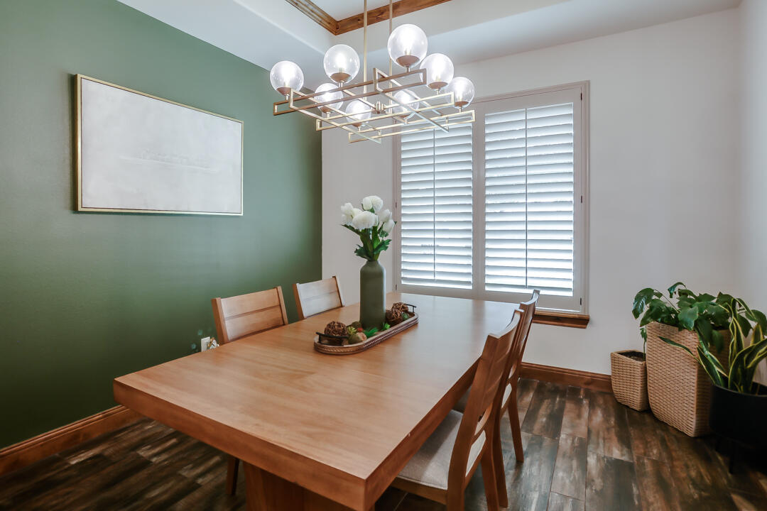 1204 N 14th Place