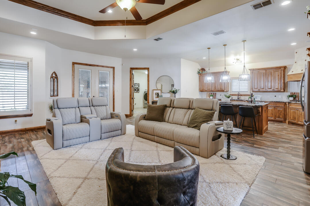 1204 N 14th Place