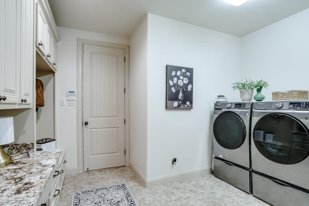 1204 N 14th Place