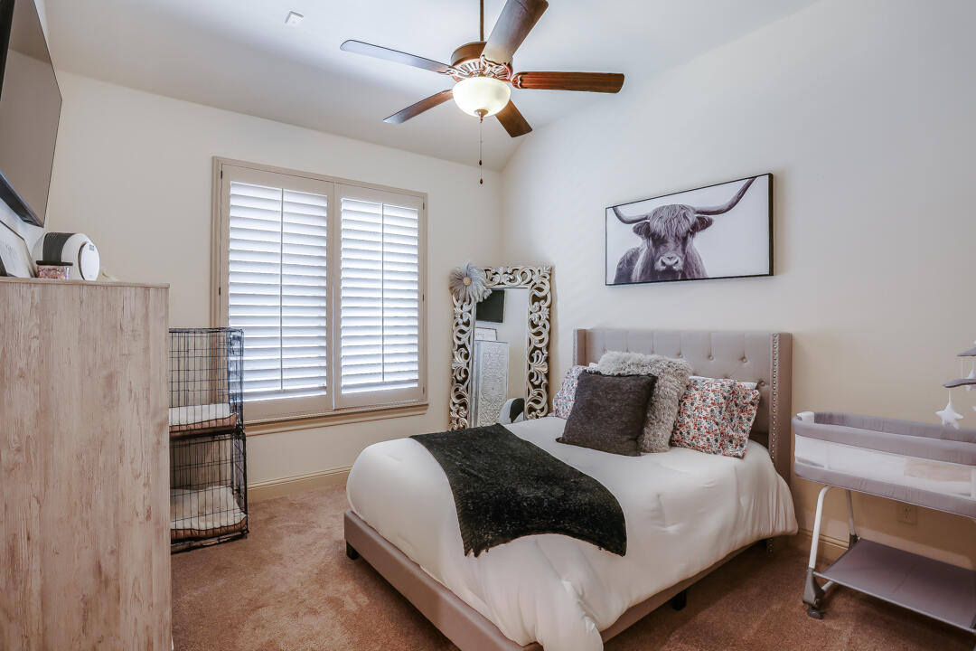 1204 N 14th Place