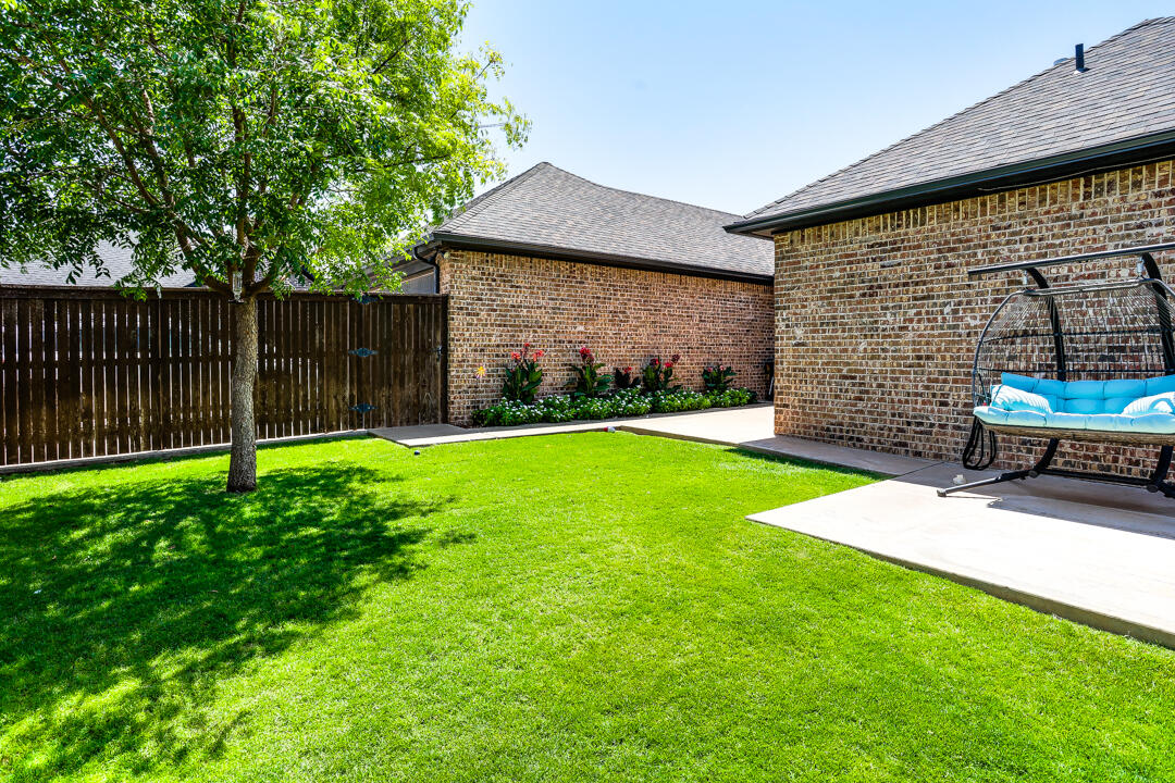 1204 N 14th Place