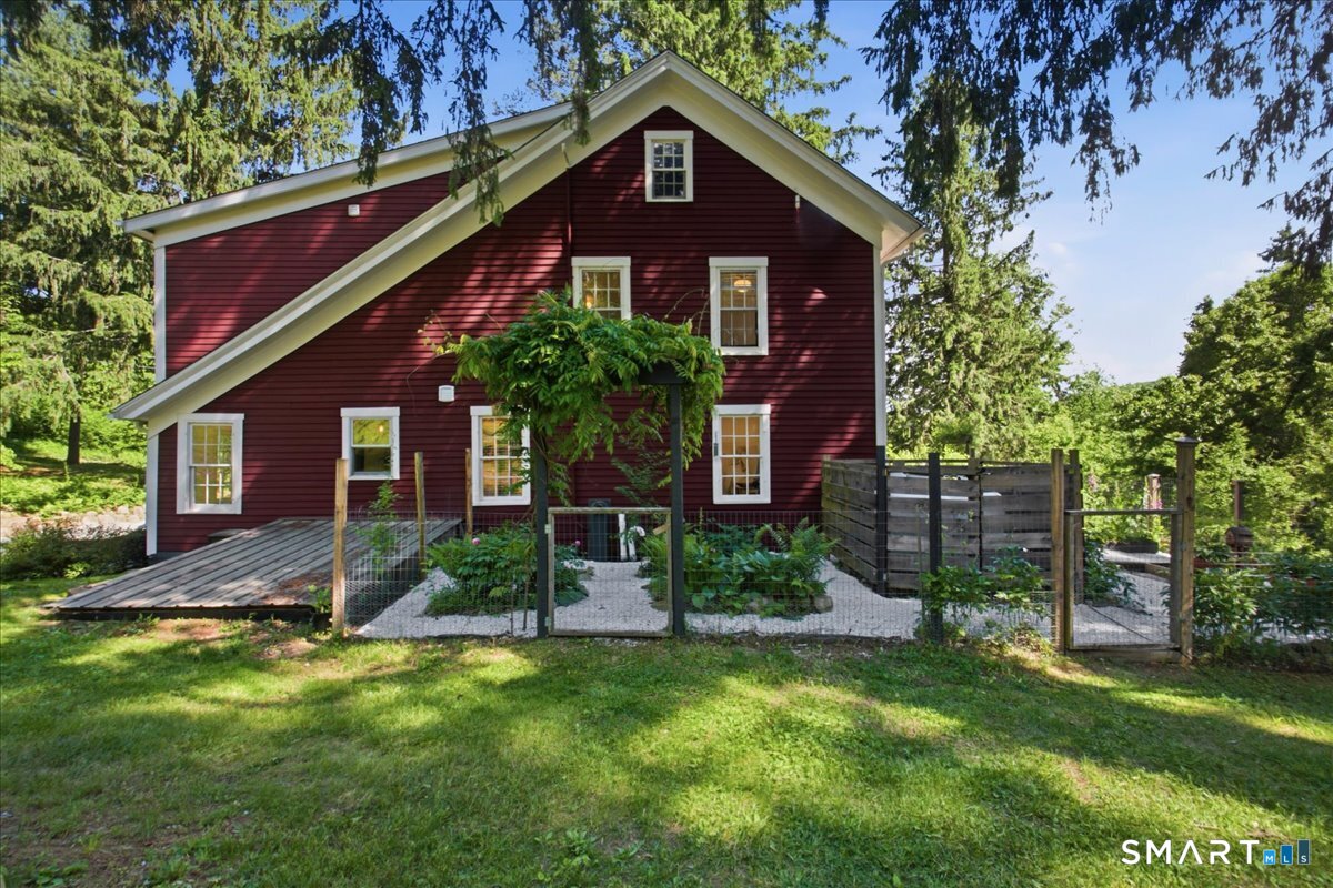 106 Town Farm Road