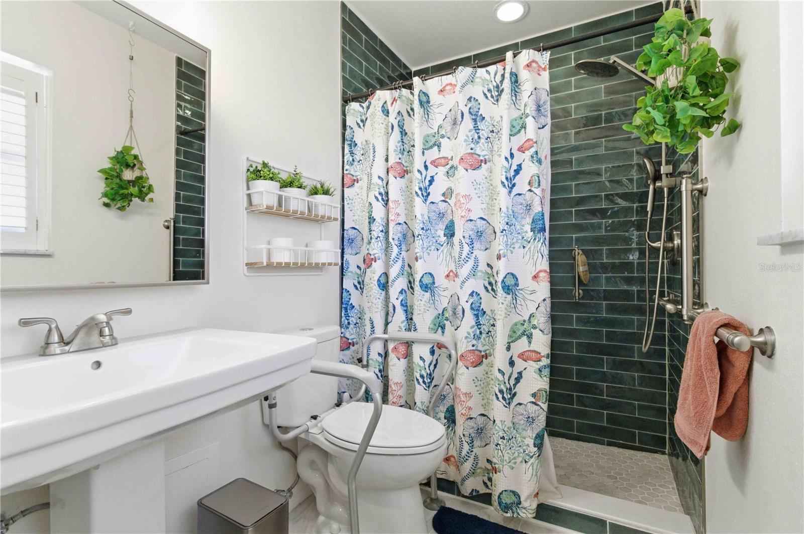 536 43RD STREET BLVD W