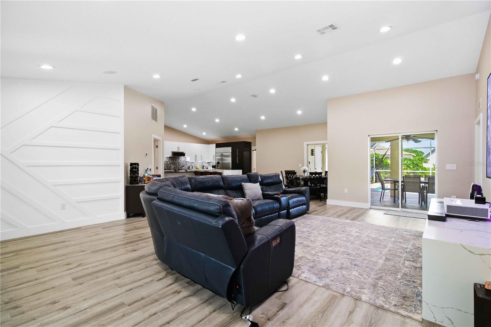 5833 CARRIAGE DR