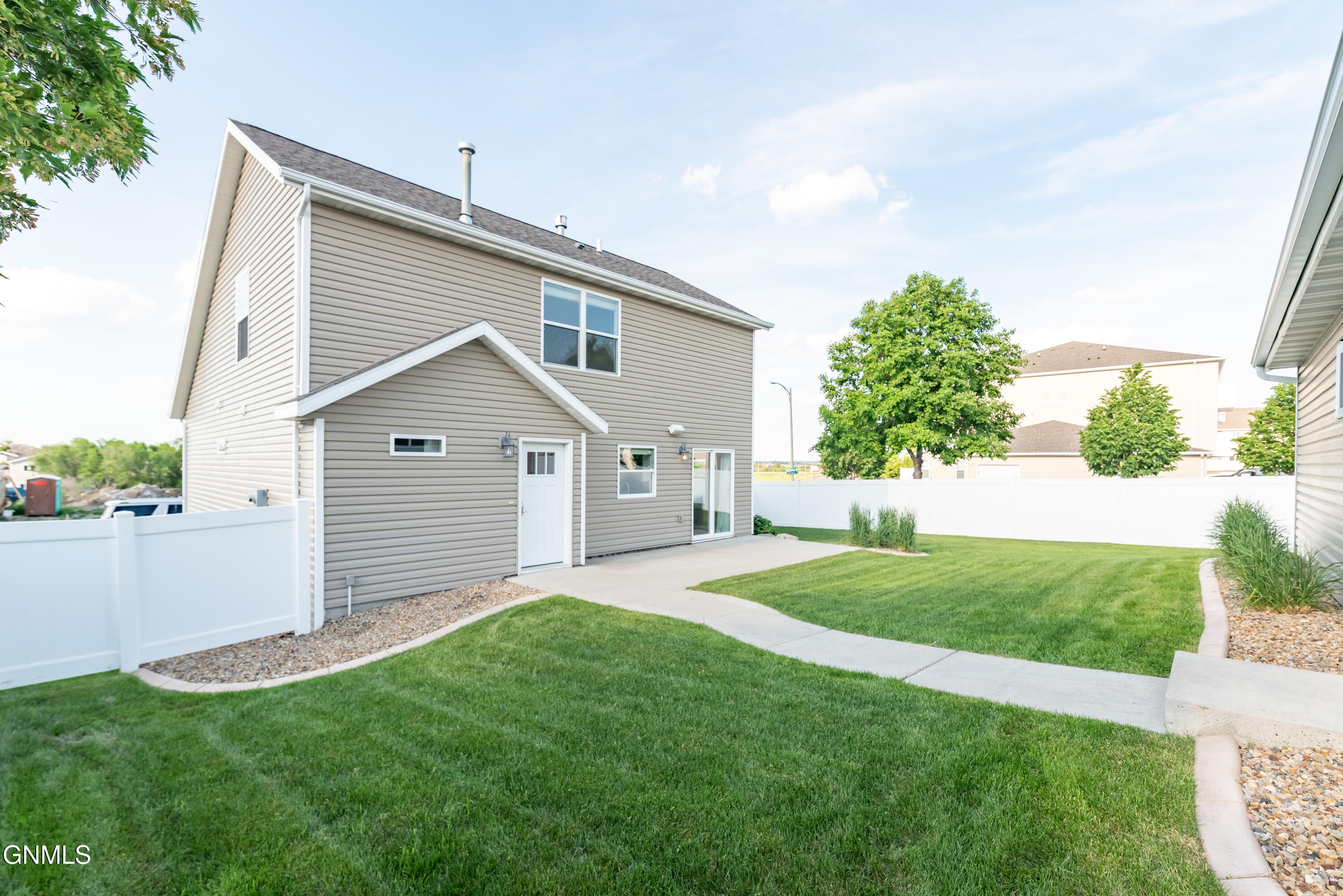 1109 E Lasalle Drive