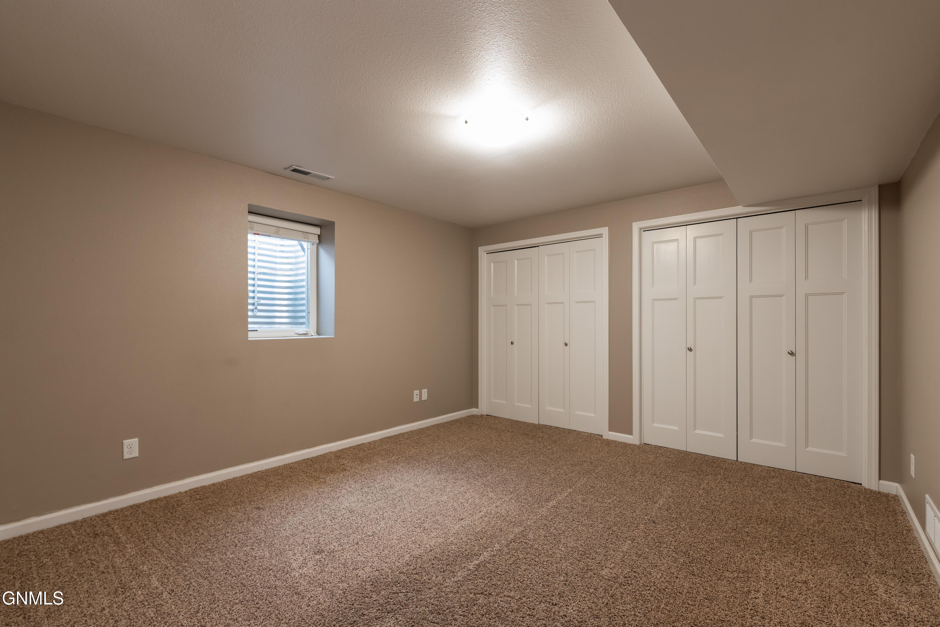 1109 E Lasalle Drive