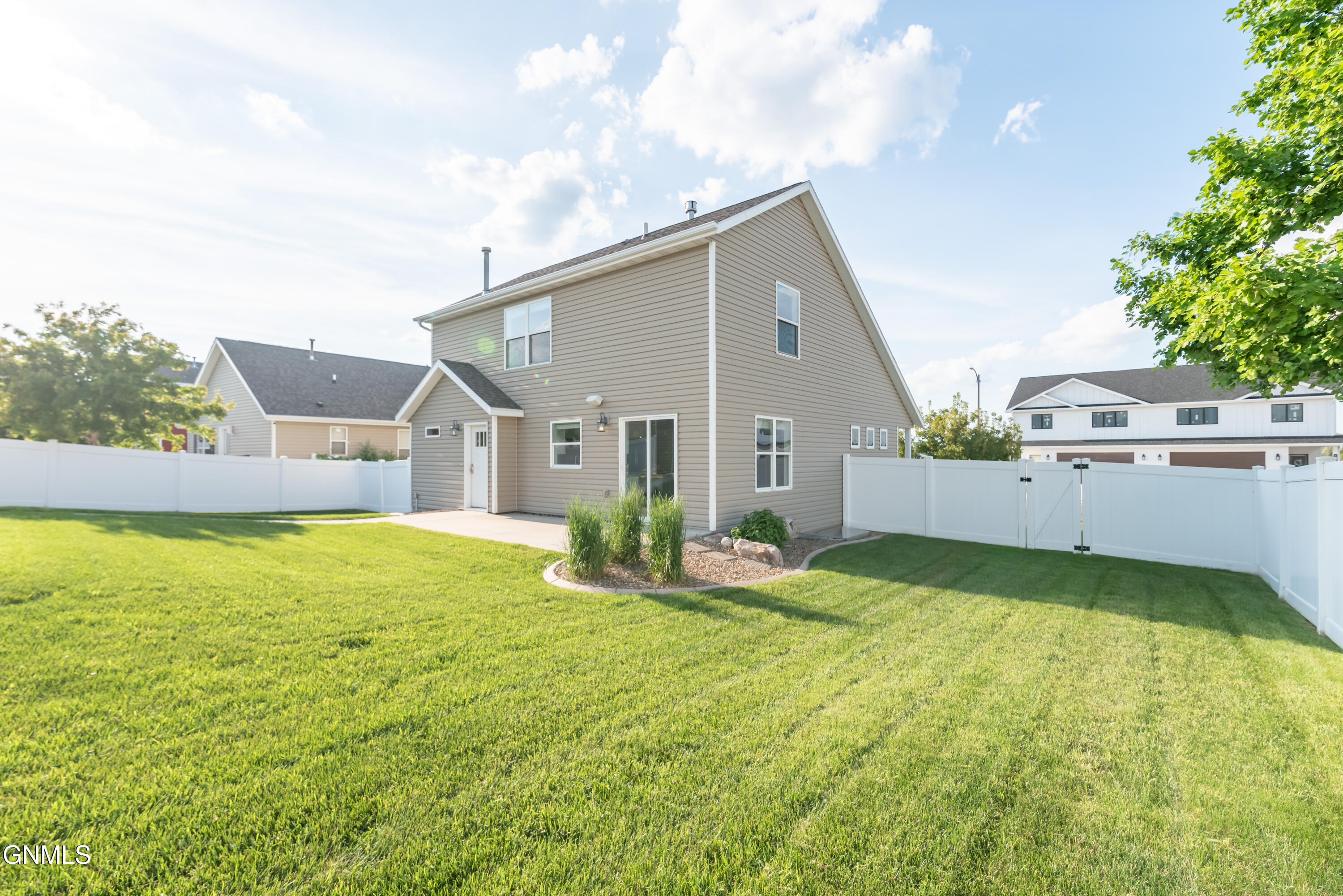 1109 E Lasalle Drive