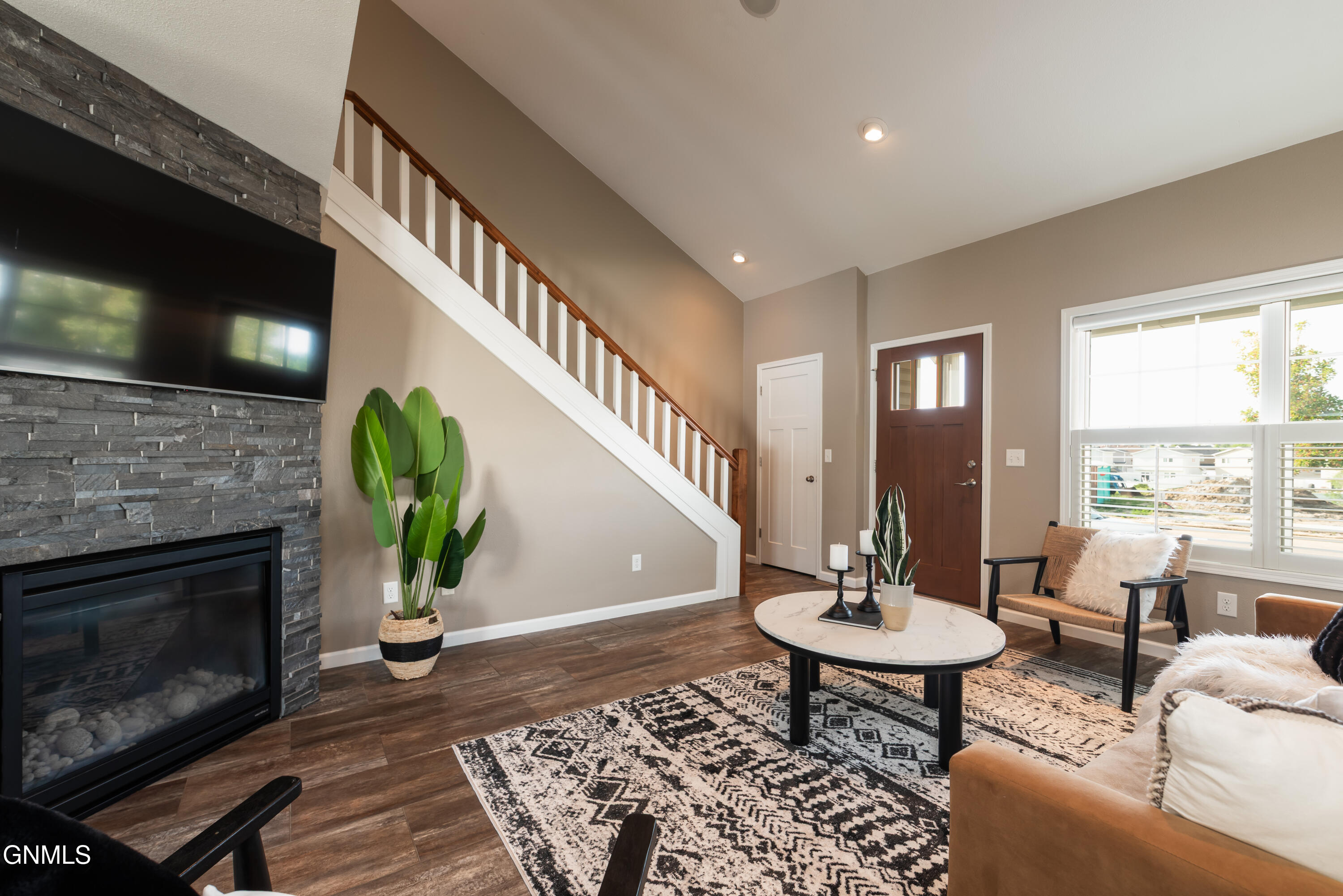1109 E Lasalle Drive