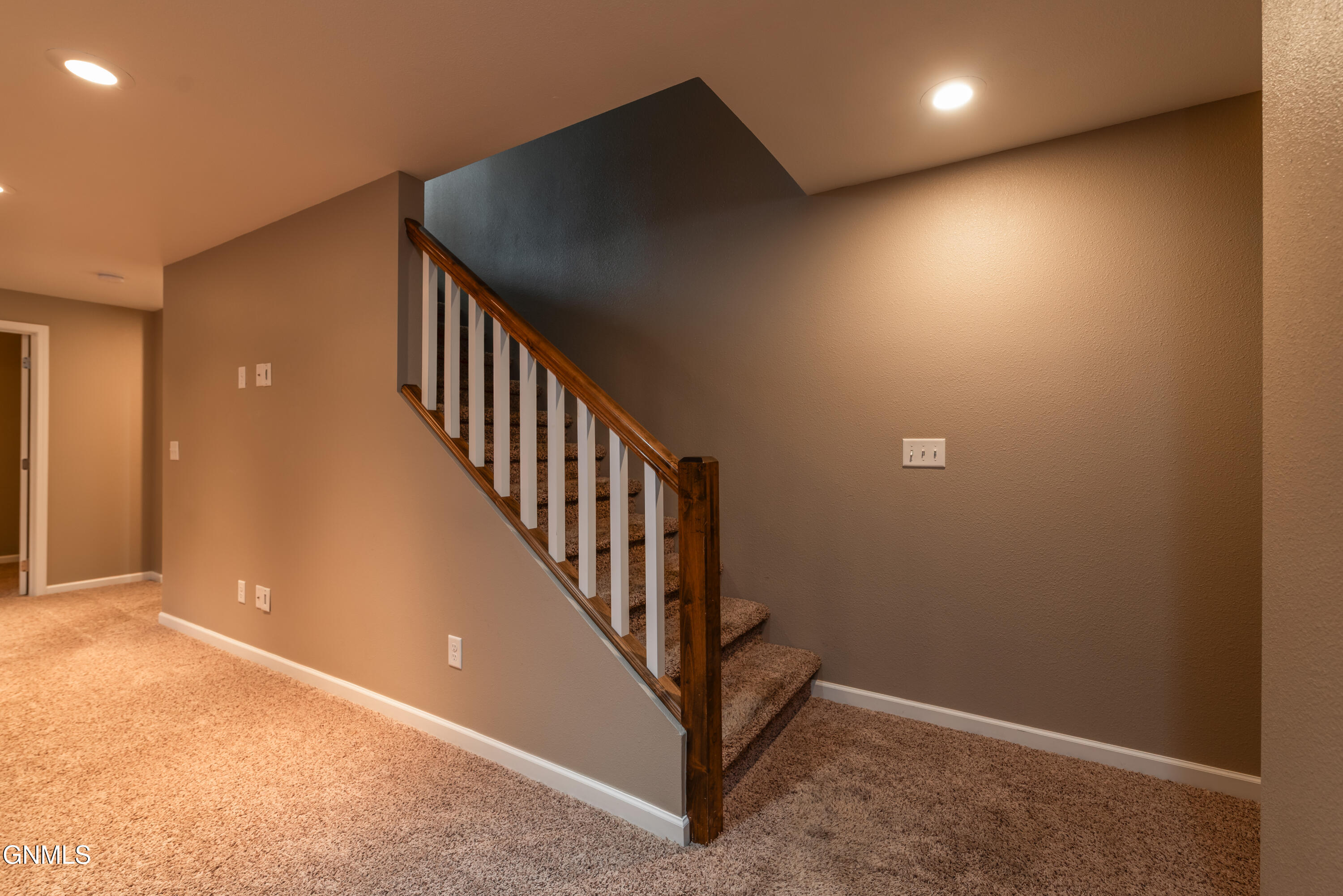 1109 E Lasalle Drive