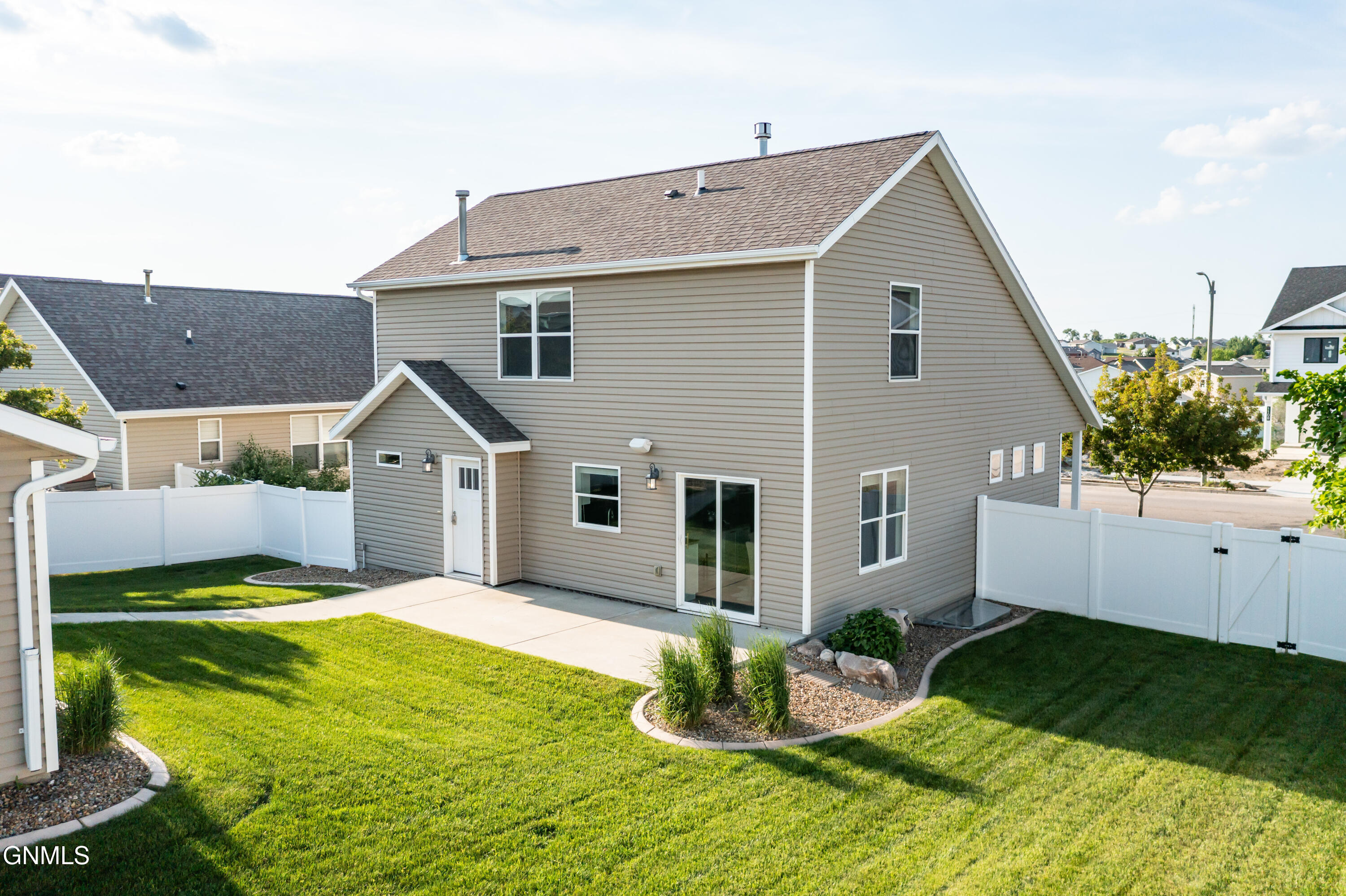 1109 E Lasalle Drive