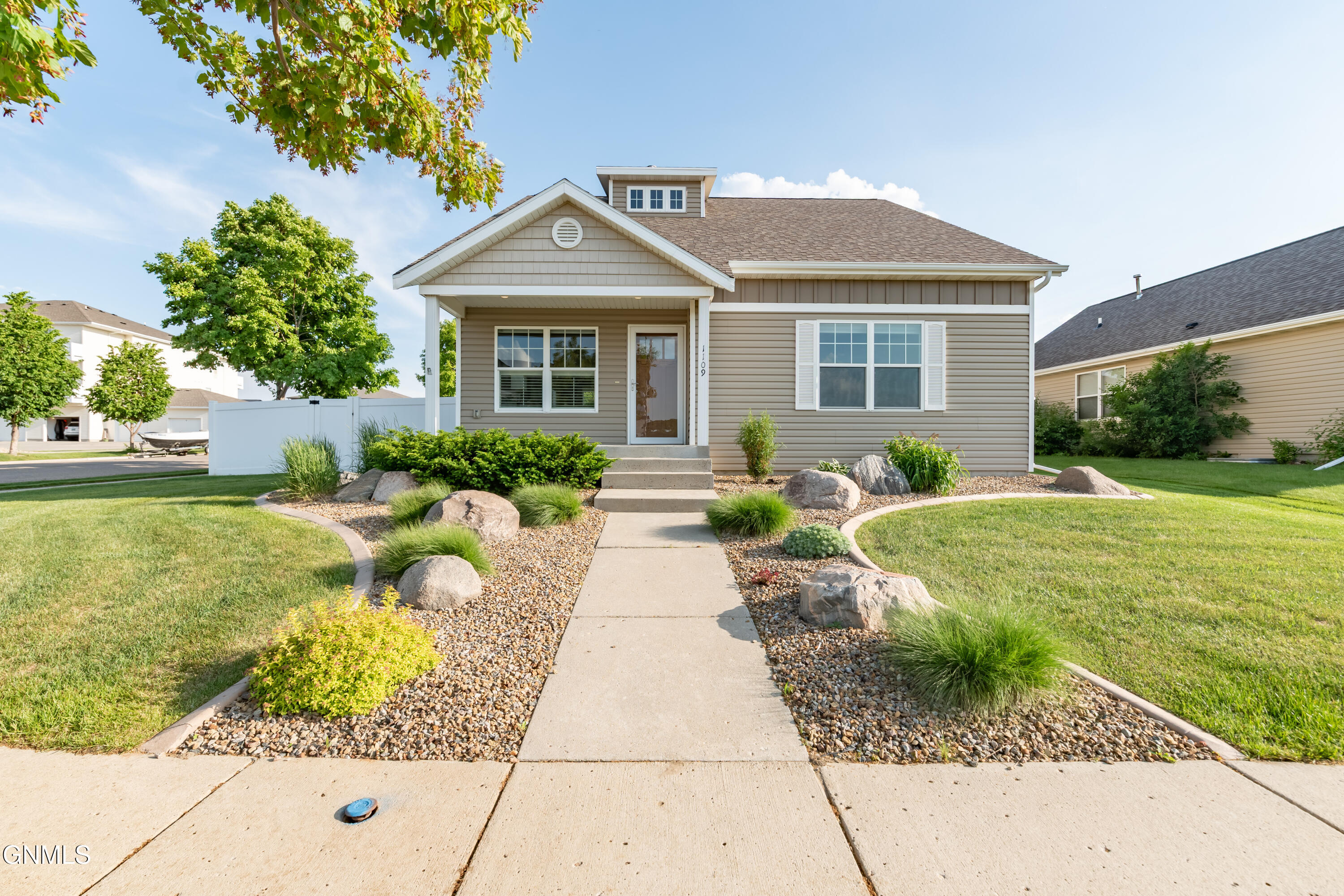 1109 E Lasalle Drive