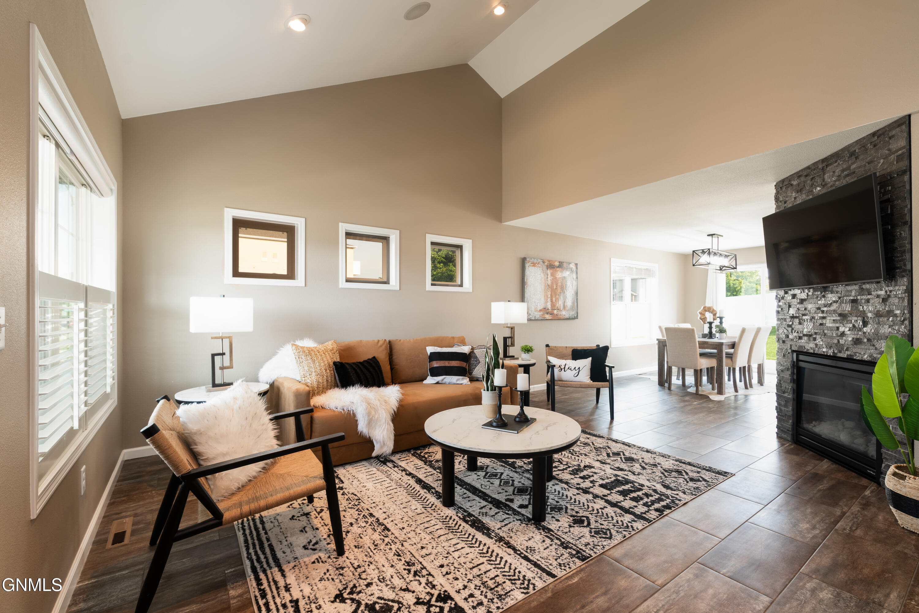 1109 E Lasalle Drive