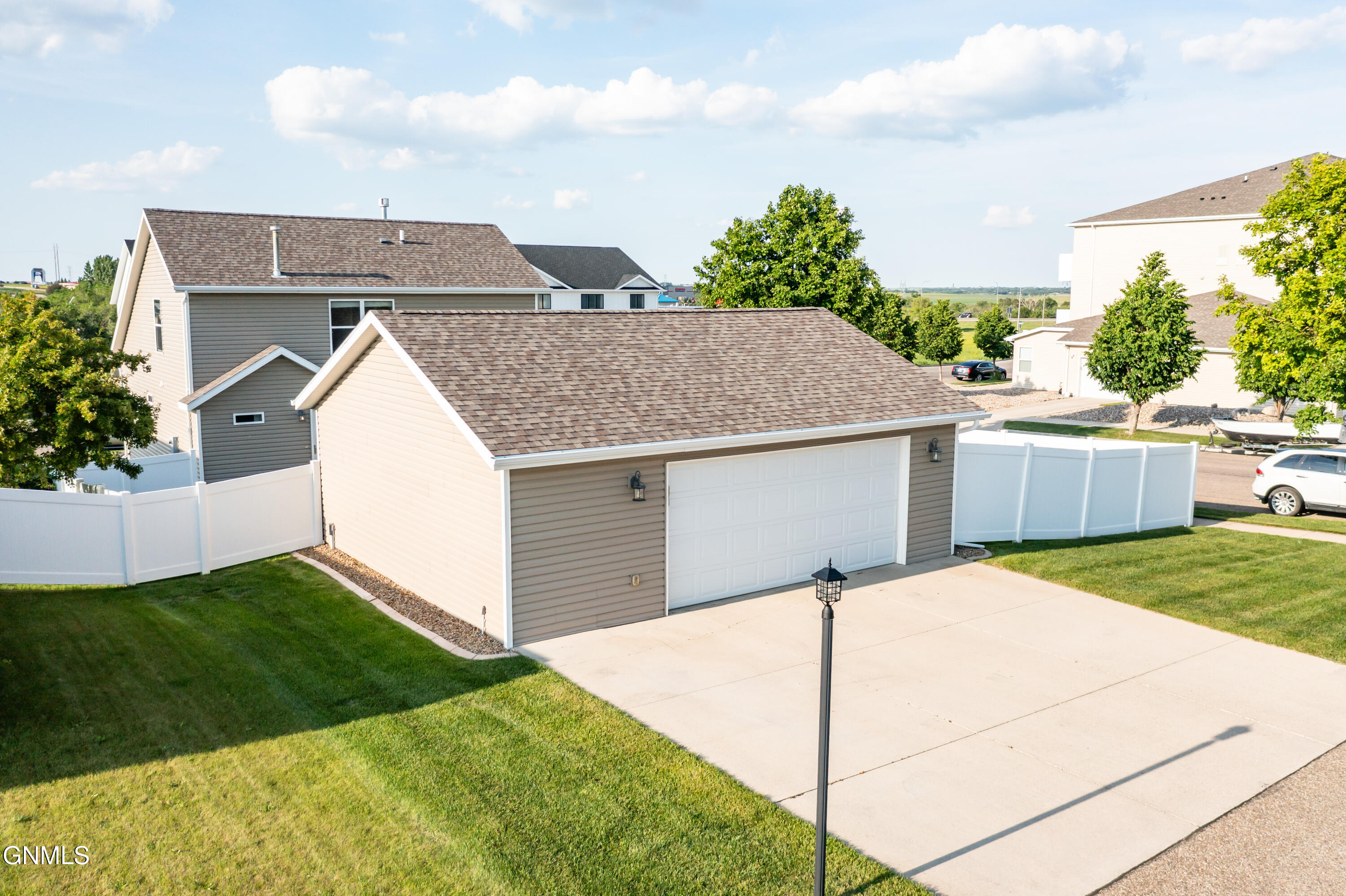 1109 E Lasalle Drive